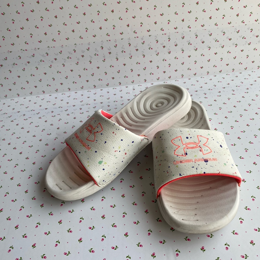 Under Armour Ansa graphic slides, size 3-4.